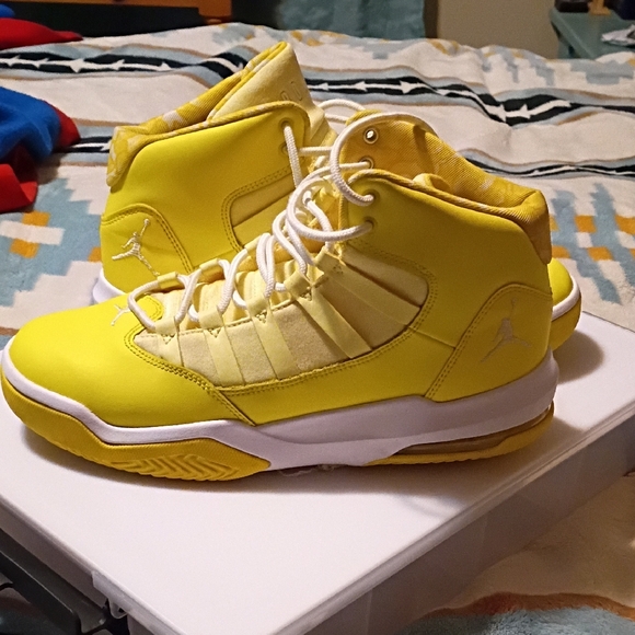 Nike Yellow Athletic Shoes - Picture 9 of 11